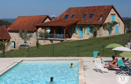 Vue d'ensemble avec piscine Gîte n°19G5224 Puy-d'Arnac - Corrèze - Vue d'ensemble avec piscine