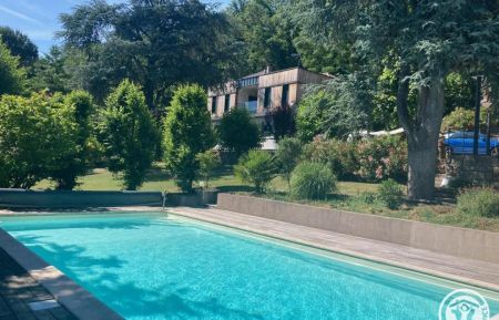 Piscine commune disponible de 12 à 17h. Gîte n°19G2161 Malemort - Corrèze - Piscine commune disponible de 12 à 17h.