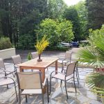 Terrasse avec vue sur la V&eacute;z&egrave;re