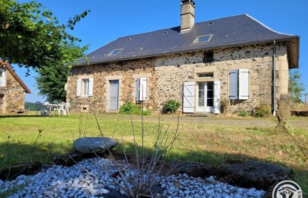 G&icirc;te n&deg;19G1027 Chamboulive - Corr&egrave;ze - G&icirc;te L'HIRONDELLE 