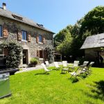 G&icirc;te des papous avec Barbecue, plancha au gaz pour 10 personnes.