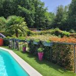 Piscine commune avec les propri&eacute;taires