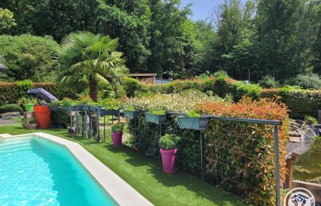 G&icirc;te n&deg;19G2316 Aubazines - Corr&egrave;ze - Piscine commune avec les propri&eacute;taires