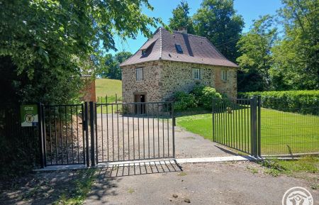 G&icirc;te n&deg;19G5007 Altillac - Corr&egrave;ze - G&icirc;te c&ocirc;t&eacute; route