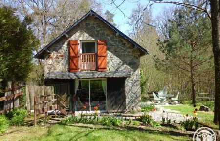 G&icirc;te n&deg;19G4161 Montaignac-sur-Doustre - Corr&egrave;ze - le g&icirc;te au printemps 