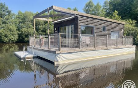 Cabane flottante19G5204 Espagnac - Corr&egrave;ze - Nenuphar 